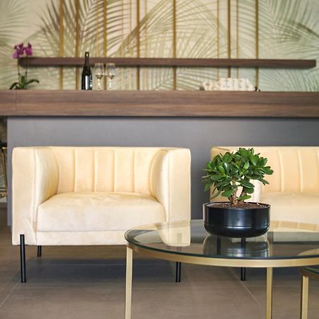 Residence Goldoni6 Suite Apartment Римини Екстериор снимка