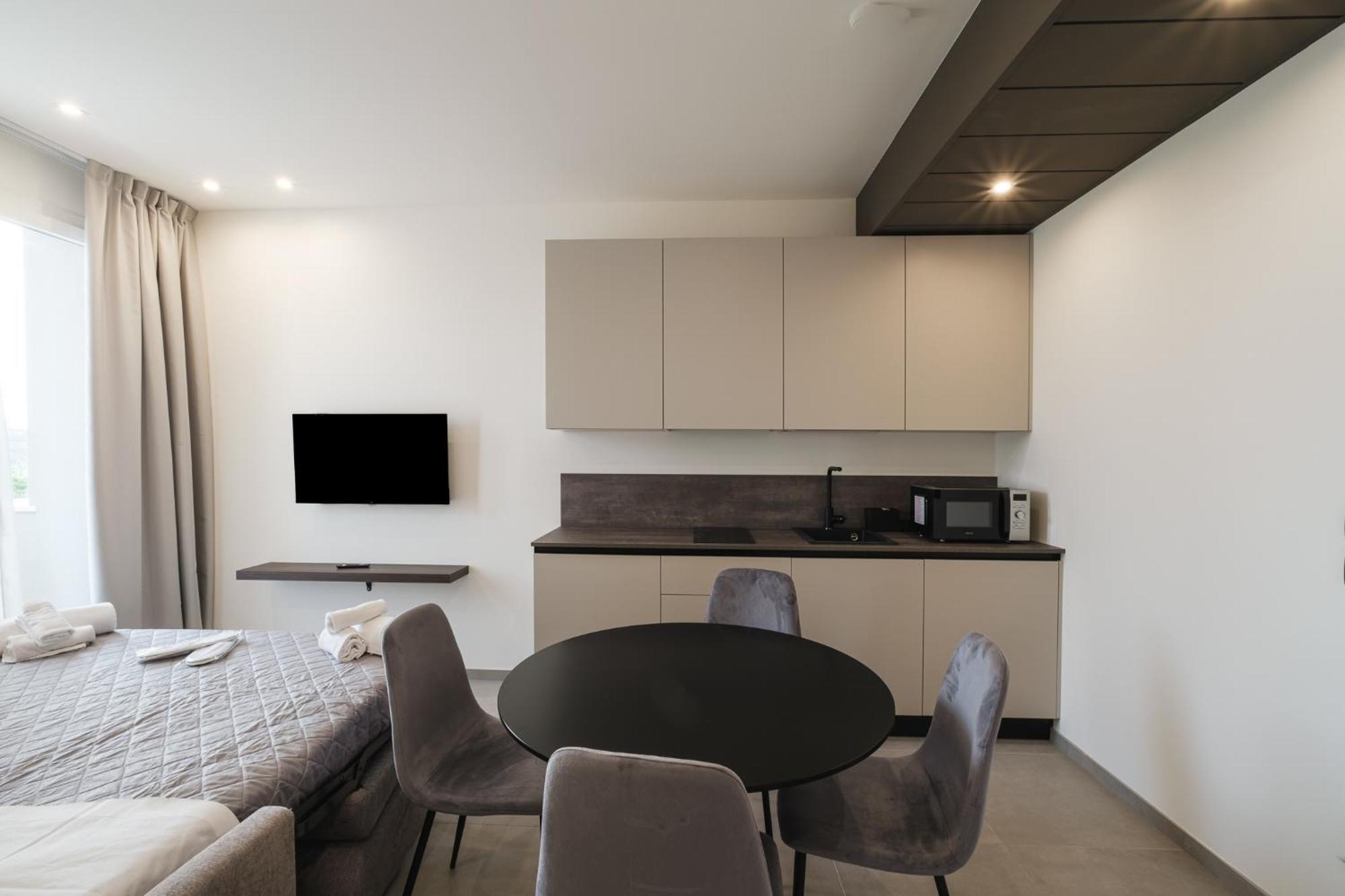 Residence Goldoni6 Suite Apartment Римини Екстериор снимка