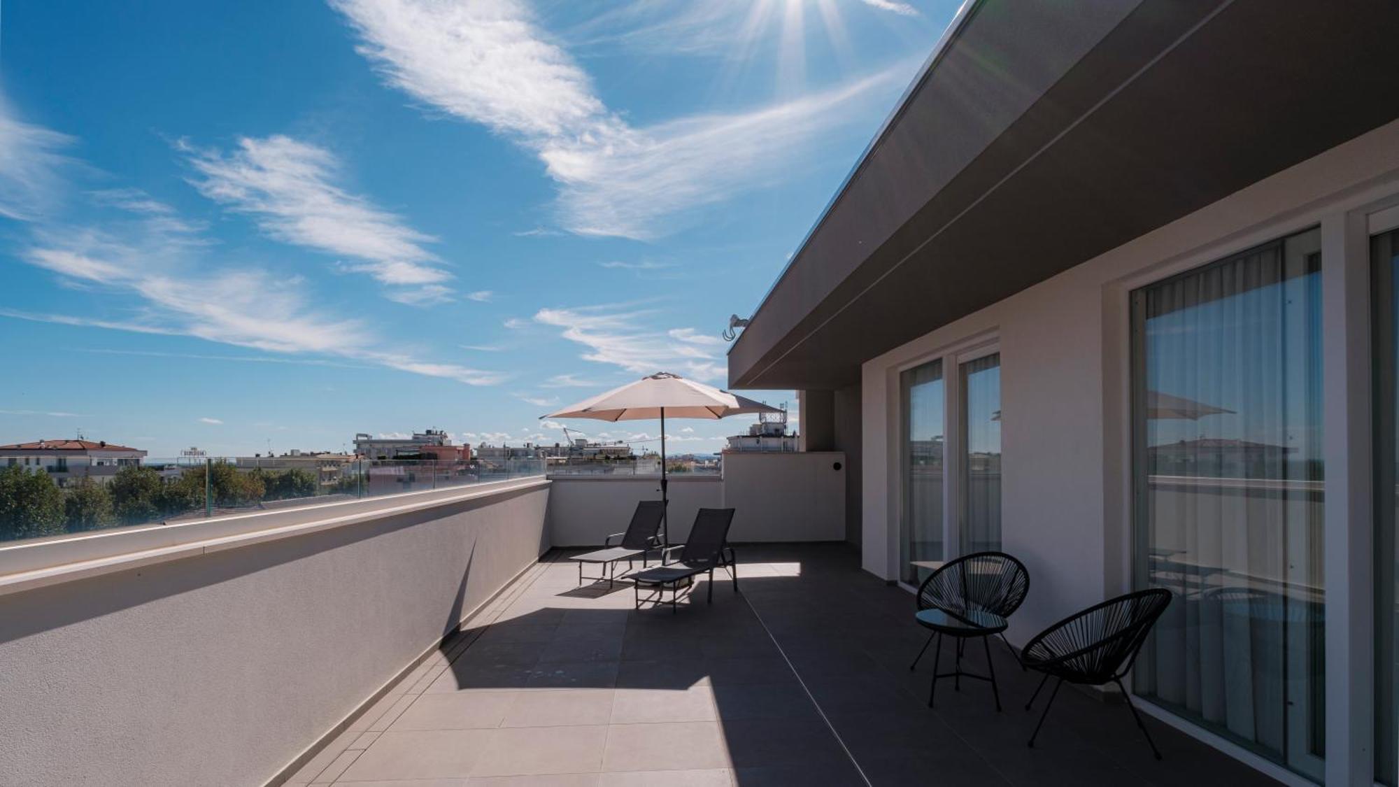 Residence Goldoni6 Suite Apartment Римини Екстериор снимка